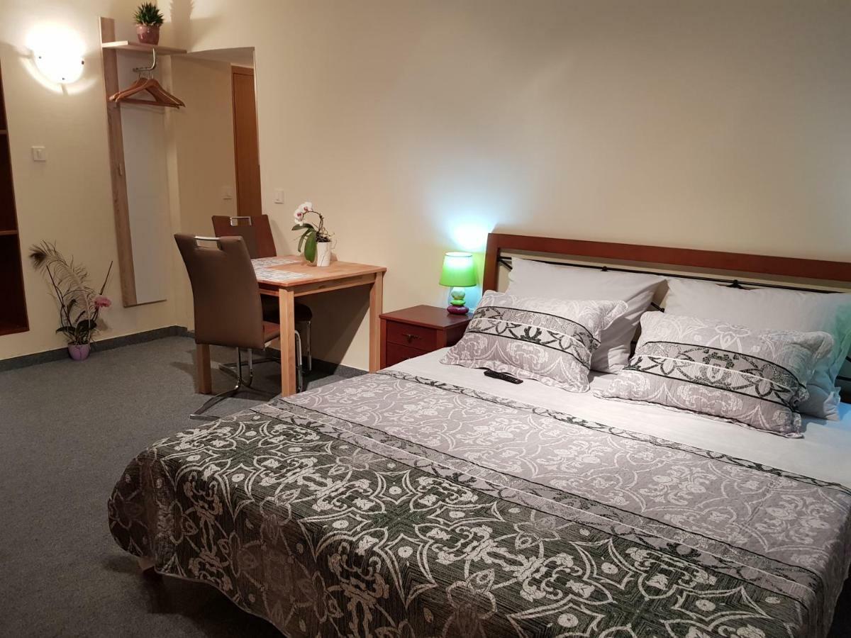 Elg Rooms Postojna Buitenkant foto