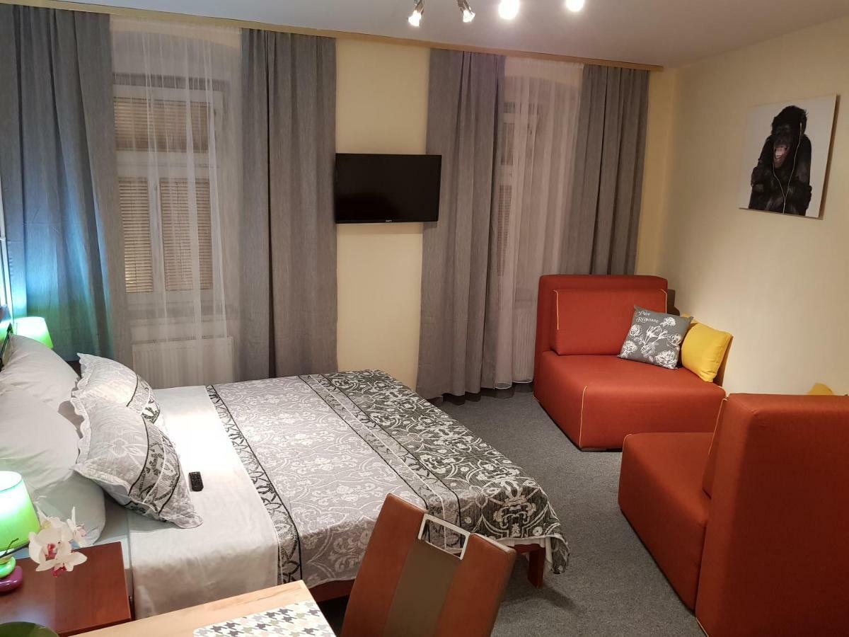 Elg Rooms Postojna Buitenkant foto