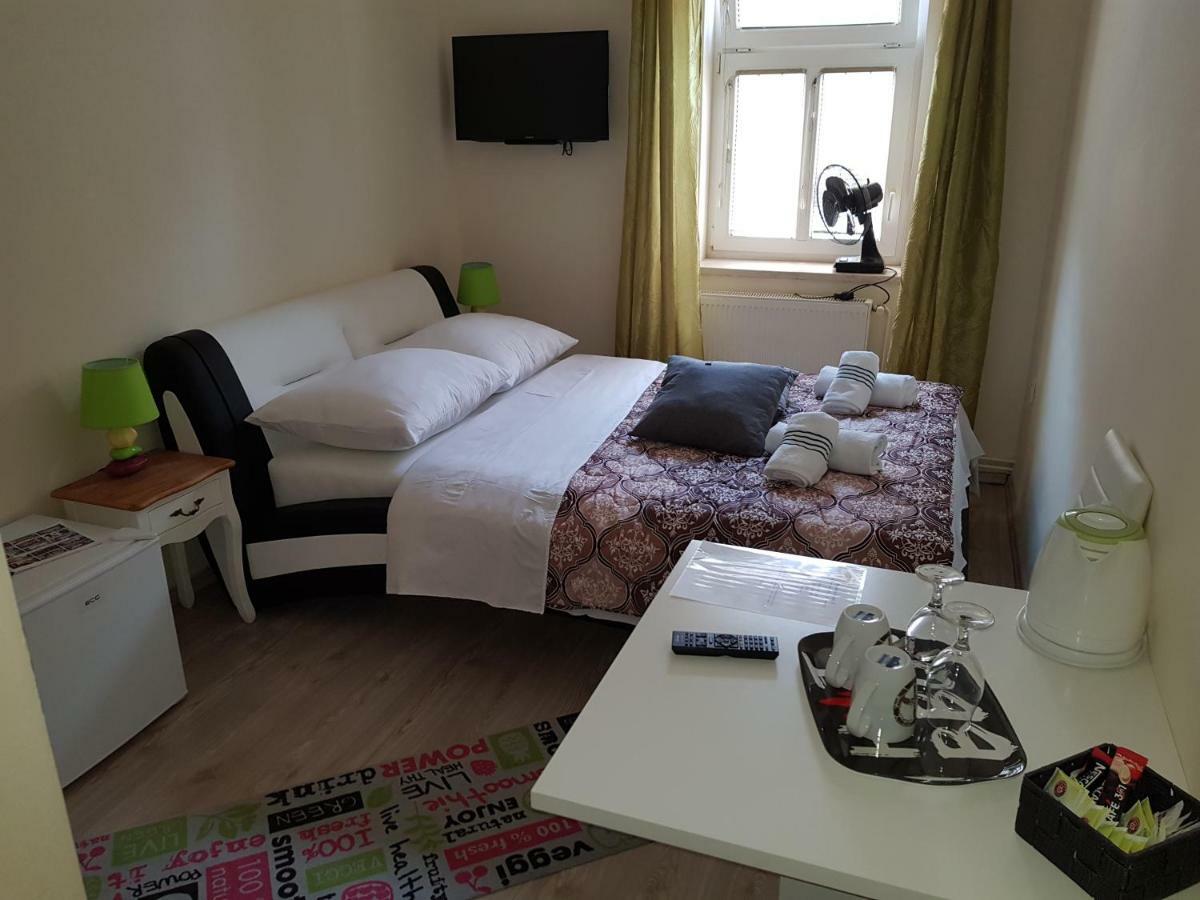 Elg Rooms Postojna Buitenkant foto