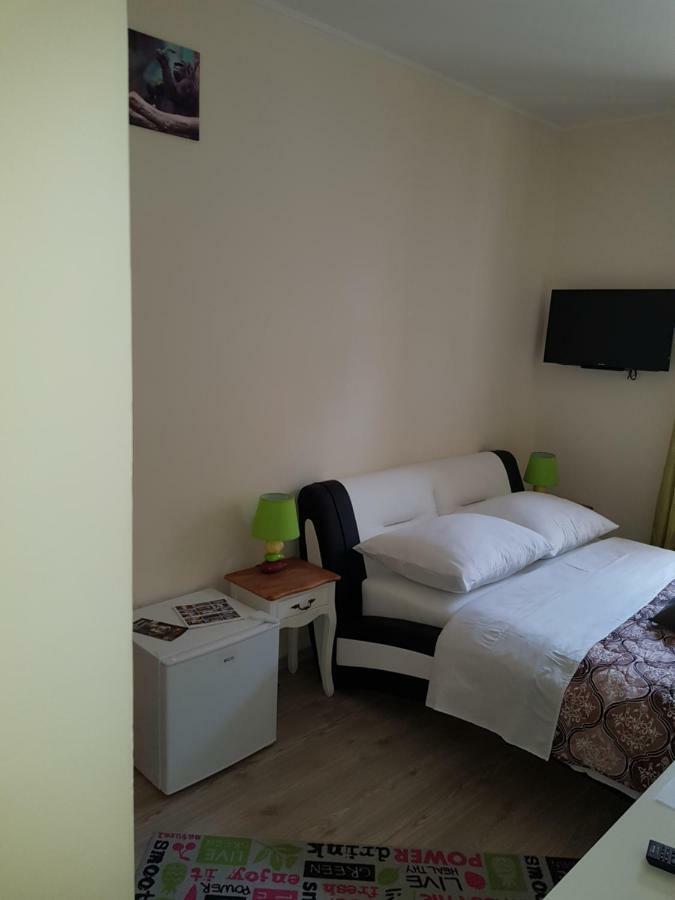 Elg Rooms Postojna Buitenkant foto