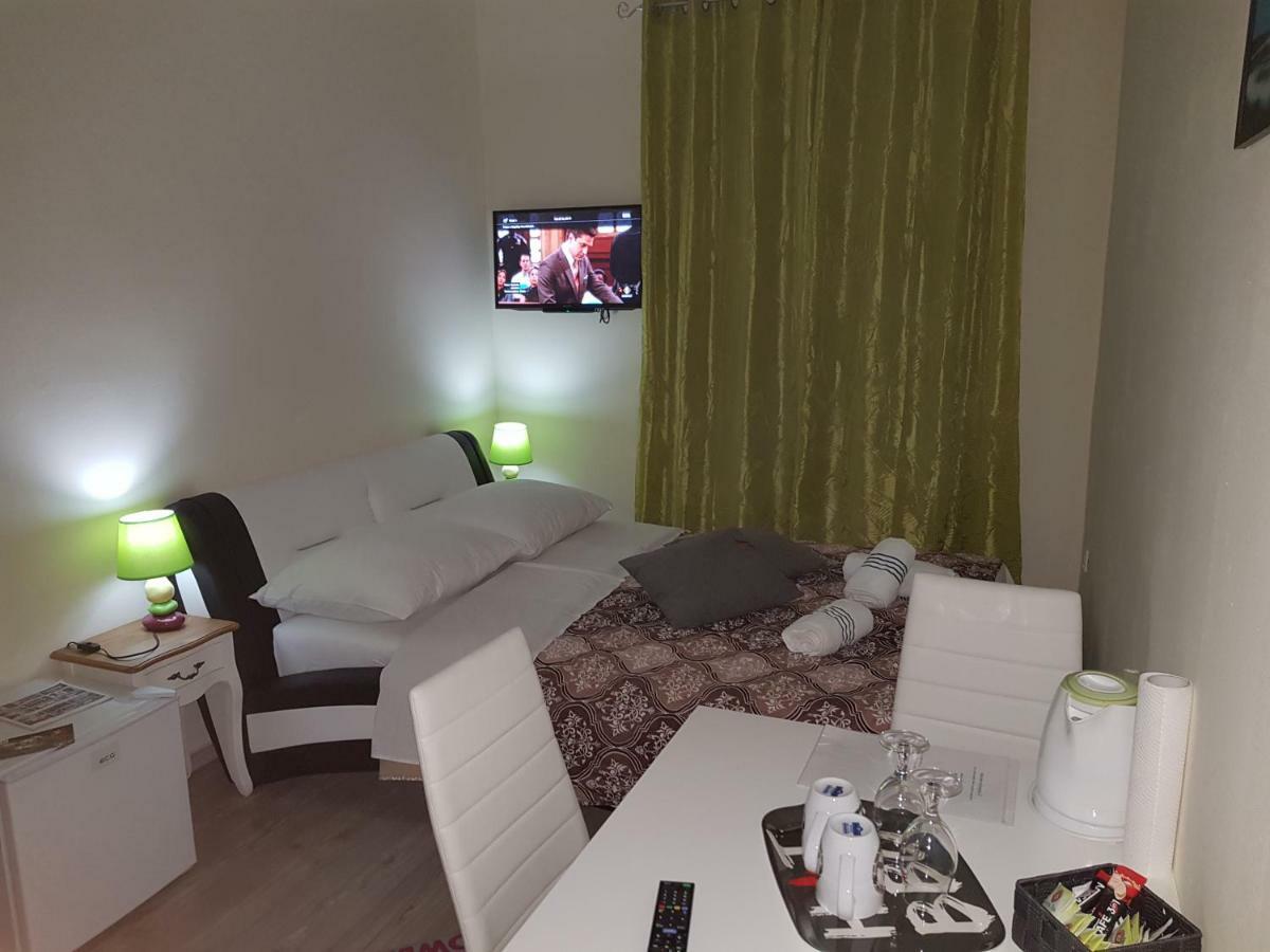 Elg Rooms Postojna Buitenkant foto