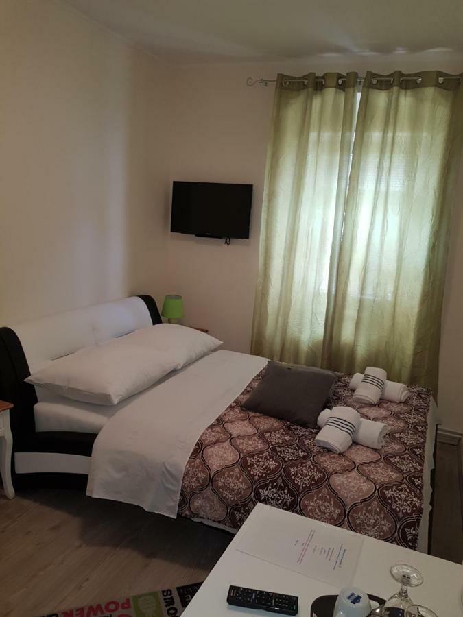 Elg Rooms Postojna Buitenkant foto