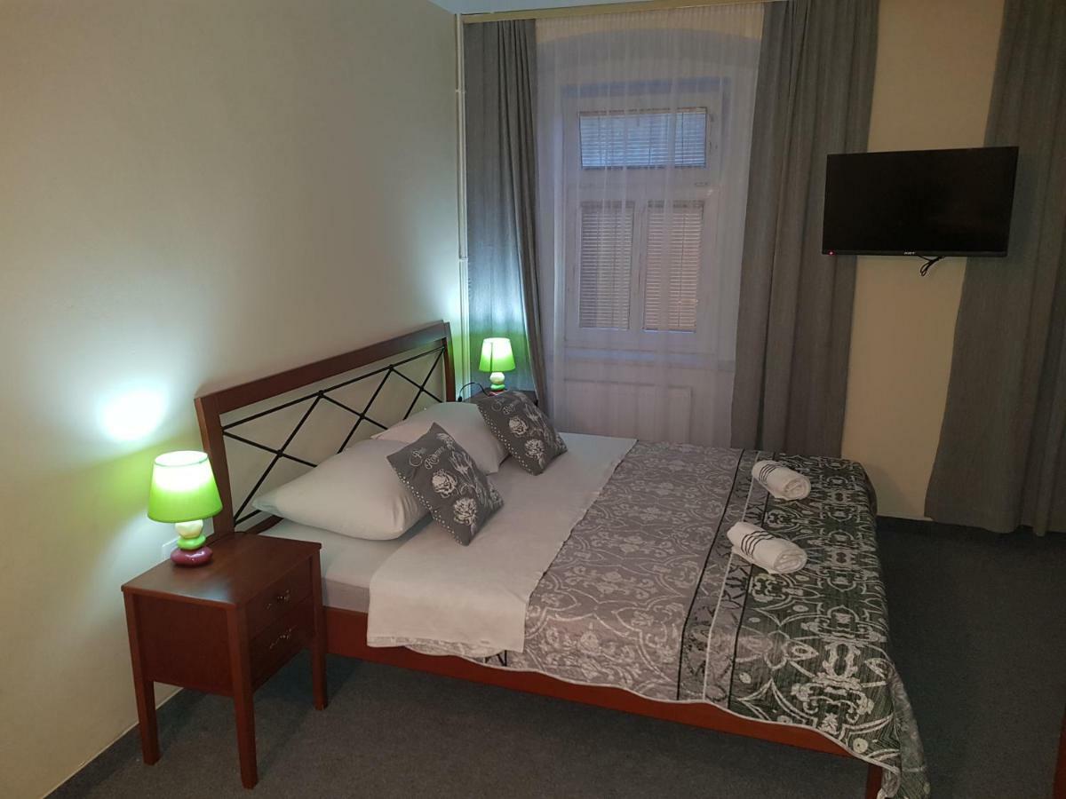 Elg Rooms Postojna Buitenkant foto